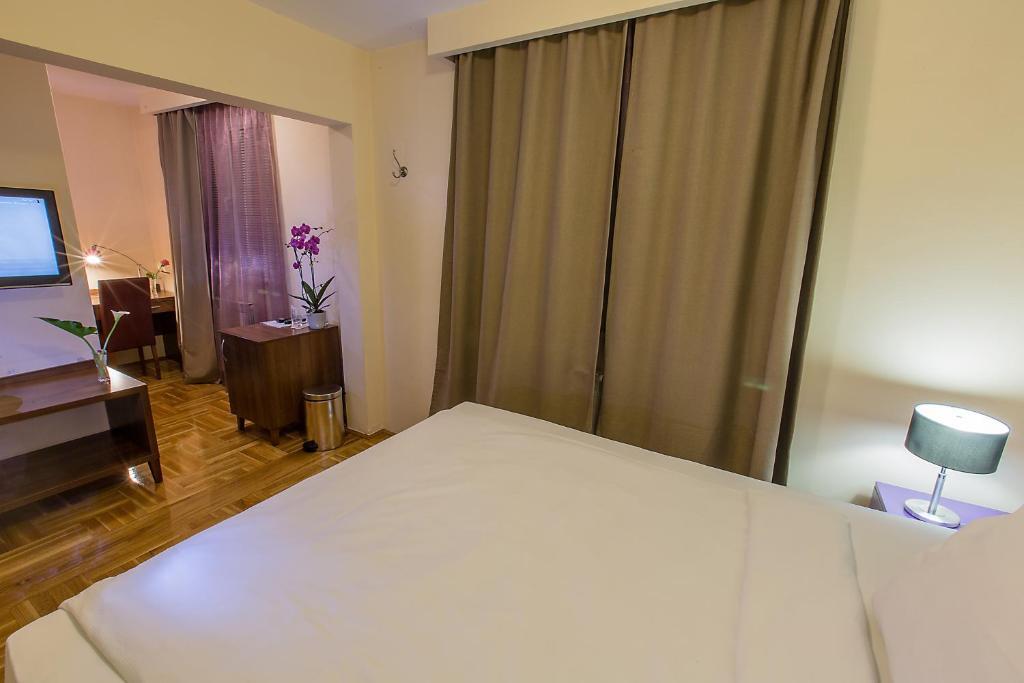 Hotel M Podgorica Luaran gambar